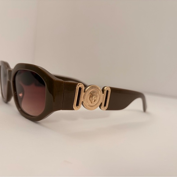 Women’s Olive Brown Sunglasses with Gold Temple Accent - Picture 4 of 4